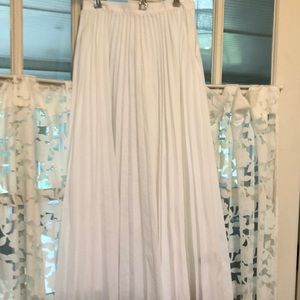 White pleated maxi skirt❤️
